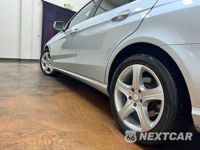 2014 Mercedes-Benz E 350 4MATIC Sedan - zdjęcie 45 z 50 - miniatura