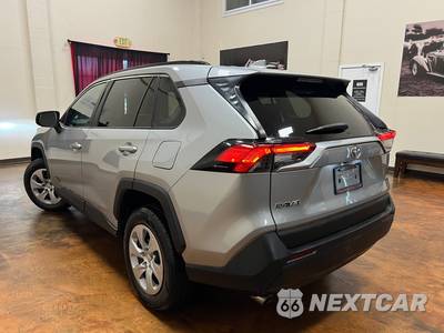 2019 Toyota RAV4 LE - zdjęcie 2 z 46 - miniatura