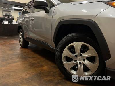 2019 Toyota RAV4 LE - zdjęcie 40 z 46 - miniatura