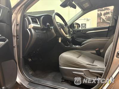 2018 Toyota Highlander LE - zdjęcie 15 z 38 - miniatura