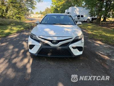 2018 Toyota Camry SE - zdjęcie 1 z 100 - miniatura