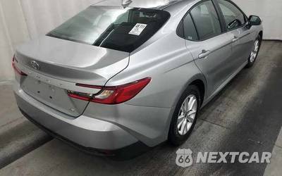 2025 Toyota Camry LE - zdjęcie 3 z 31 - miniatura