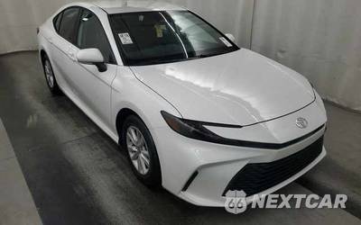 2026 Toyota Camry LE - zdjęcie 2 z 29 - miniatura