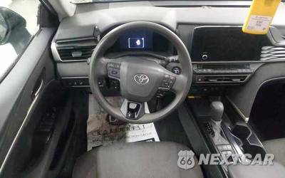 2025 Toyota Camry LE - zdjęcie 11 z 33 - miniatura