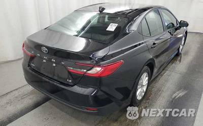 2025 Toyota Camry LE - zdjęcie 3 z 33 - miniatura