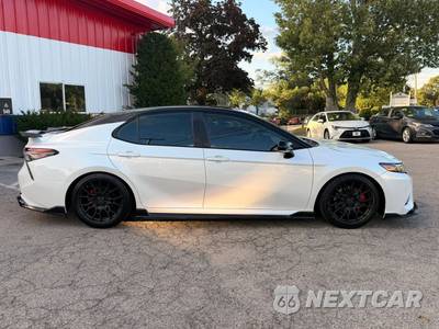 2021 Toyota Camry TRD - zdjęcie 8 z 19 - miniatura
