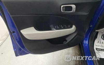 2025 Hyundai Venue SEL - zdjęcie 13 z 23 - miniatura