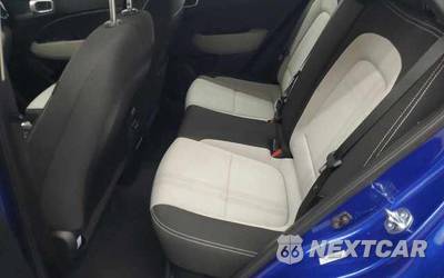 2025 Hyundai Venue SEL - zdjęcie 14 z 23 - miniatura