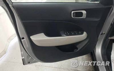 2025 Hyundai Venue SEL - zdjęcie 13 z 30 - miniatura