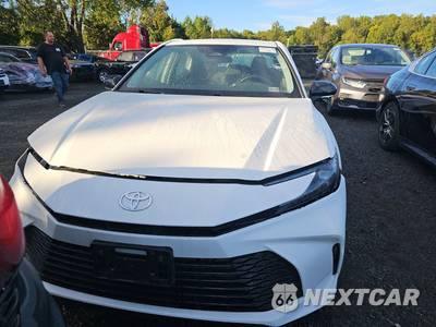 2025 Toyota Camry LE - zdjęcie 2 z 17 - miniatura