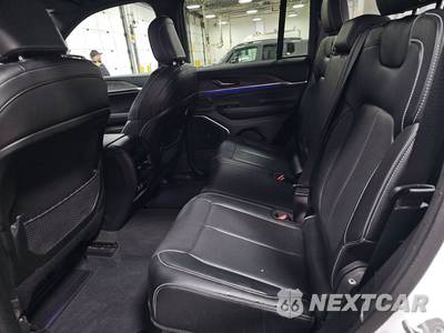 2022 Jeep Grand Cherokee Overland - zdjęcie 13 z 20 - miniatura