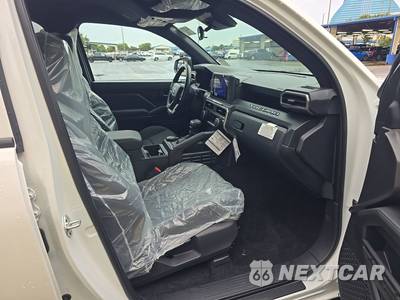 2025 Toyota Tacoma SR Crew Cab Medium Bed - zdjęcie 8 z 19 - miniatura