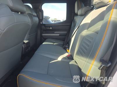 2025 Toyota Tacoma i-FORCE MAX Trailhunter Crew Cab Medium Bed - zdjęcie 13 z 21 - miniatura