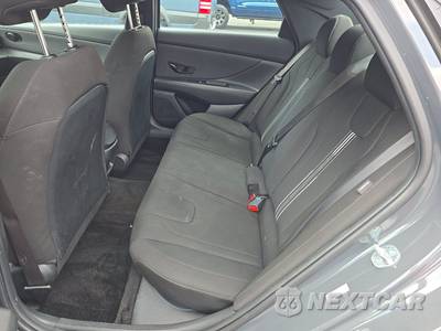 2025 Hyundai Elantra SEL Sport - zdjęcie 13 z 43 - miniatura