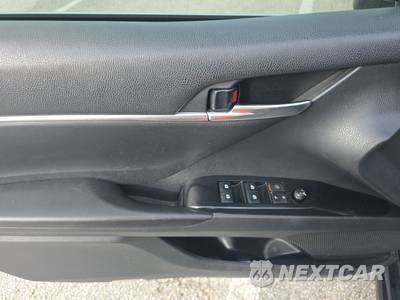 2018 Toyota Camry SE - zdjęcie 9 z 18 - miniatura