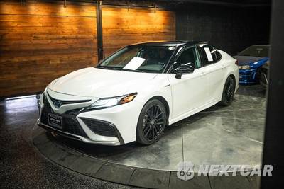 2021 Toyota Camry Hybrid XSE - zdjęcie 2 z 30 - miniatura