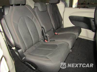 2018 Chrysler Pacifica Touring Plus 121.6" WB - zdjęcie 17 z 21 - miniatura