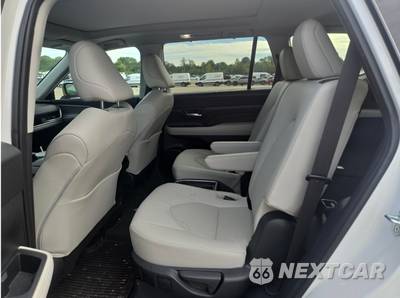 2025 Toyota Grand Highlander XLE - zdjęcie 17 z 21 - miniatura