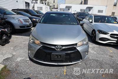 2017 Toyota Camry SE - zdjęcie 2 z 31 - miniatura