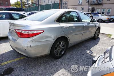 2017 Toyota Camry SE - zdjęcie 4 z 31 - miniatura