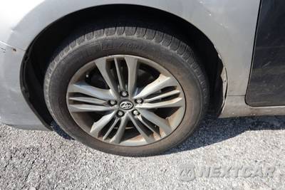 2017 Toyota Camry SE - zdjęcie 8 z 31 - miniatura