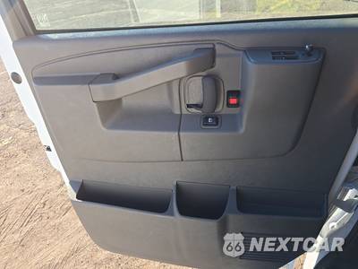 2025 Chevrolet Express 2500 Cargo Van 1WT 135.0" WB - zdjęcie 9 z 31 - miniatura