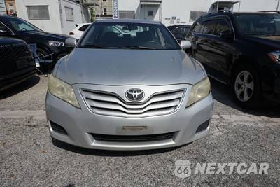 2010 Toyota Camry LE - zdjęcie 2 z 35 - miniatura