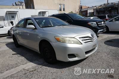 2010 Toyota Camry LE - zdjęcie 3 z 35 - miniatura