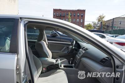 2010 Toyota Camry LE - zdjęcie 13 z 35 - miniatura