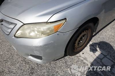 2010 Toyota Camry LE - zdjęcie 27 z 35 - miniatura