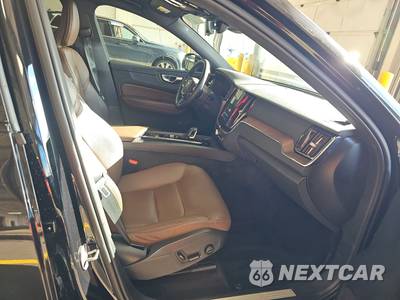2024 Volvo XC60 B5 Plus Dark Theme - zdjęcie 8 z 58 - miniatura