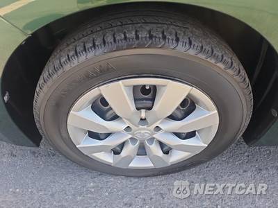 2015 Toyota Corolla LE - zdjęcie 8 z 31 - miniatura