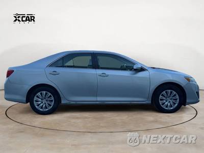 2014 Toyota Camry LE - zdjęcie 6 z 12 - miniatura