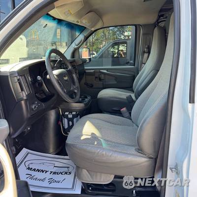 2010 Chevrolet Express 2500 Cargo Van 1WT 135.0" WB - zdjęcie 11 z 16 - miniatura