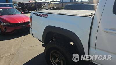 2020 Toyota Tacoma TRD Off-Road Crew Cab Medium Bed - zdjęcie 32 z 35 - miniatura