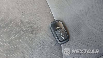 2015 Toyota Prius Two - zdjęcie 17 z 26 - miniatura