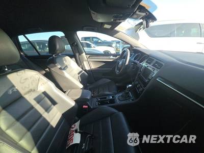 2017 Volkswagen Golf R Hatchback w/DCC & Navigation - zdjęcie 8 z 28 - miniatura