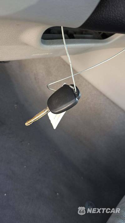 2017 Toyota Camry LE - zdjęcie 17 z 38 - miniatura