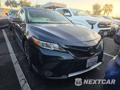 2019 Toyota Camry SE - zdjęcie 2 z 40 - miniatura