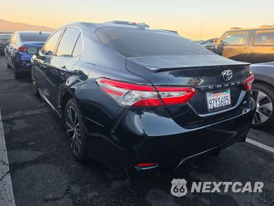 2019 Toyota Camry SE - zdjęcie 6 z 40 - miniatura