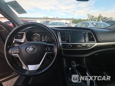 2017 Toyota Highlander XLE - zdjęcie 11 z 17 - miniatura