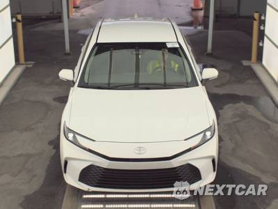2025 Toyota Camry LE - zdjęcie 2 z 29 - miniatura