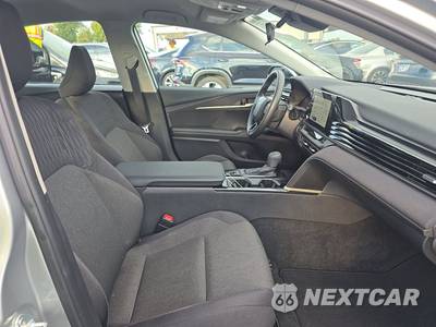 2026 Toyota Camry LE - zdjęcie 8 z 21 - miniatura