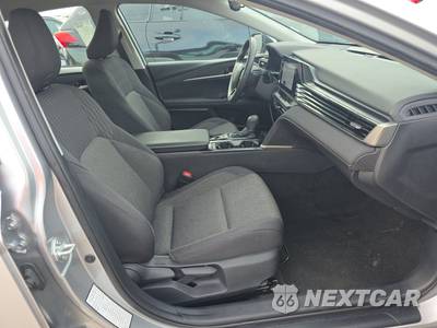 2025 Toyota Camry LE - zdjęcie 8 z 33 - miniatura