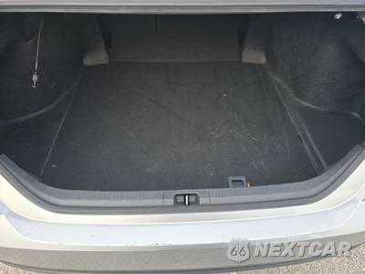2025 Toyota Camry LE - zdjęcie 16 z 33 - miniatura
