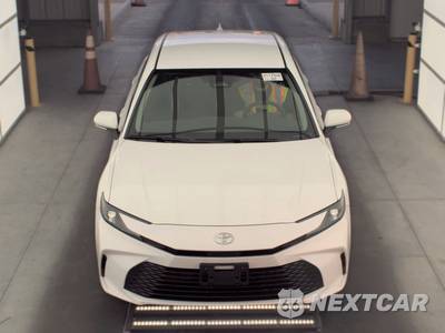 2025 Toyota Camry LE - zdjęcie 2 z 27 - miniatura