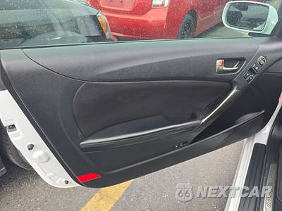 2015 Hyundai Genesis Coupe 3.8 w/Black Interior - zdjęcie 9 z 18 - miniatura