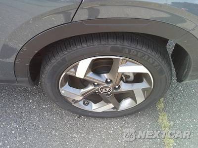2025 Hyundai Venue SEL - zdjęcie 19 z 29 - miniatura
