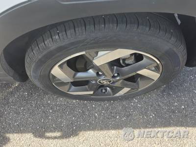 2025 Hyundai Venue SEL - zdjęcie 13 z 24 - miniatura