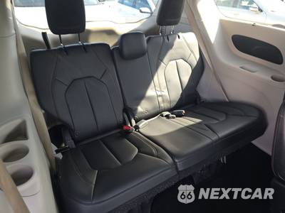 2018 Chrysler Pacifica Touring L 121.6" WB - zdjęcie 14 z 40 - miniatura
